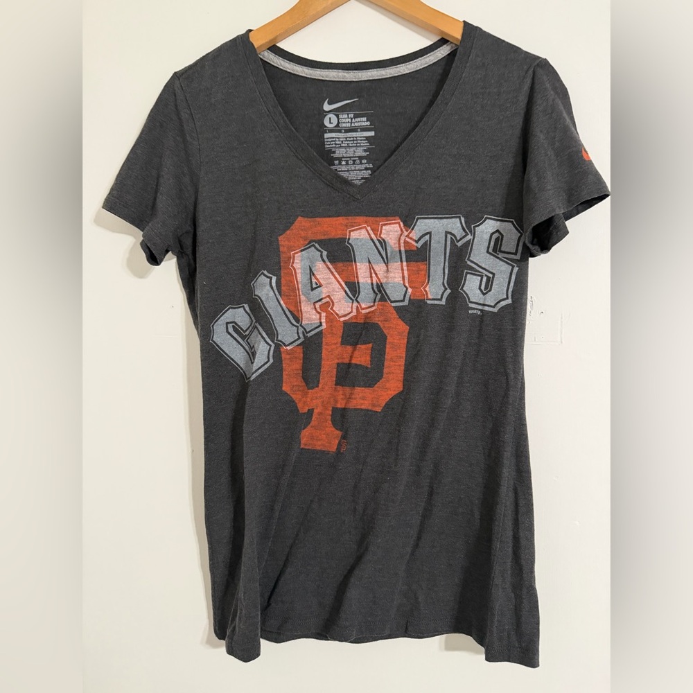 Nike SF Giants Dark Gray V-Neck Tee with Red Graphic Women’s Size Large
